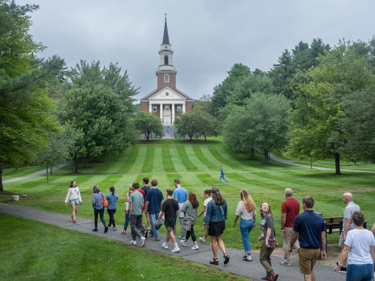 Some colleges aim financial aid at a declining market: students in the middle class